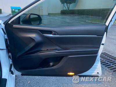2019 Toyota Camry SE - zdjęcie 24 z 47 - miniatura