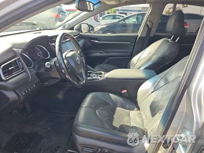 2019 Toyota Camry XLE - zdjęcie 7 z 33 - miniatura