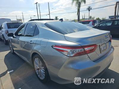 2019 Toyota Camry XLE - zdjęcie 6 z 33 - miniatura