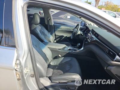 2019 Toyota Camry XLE - zdjęcie 8 z 33 - miniatura