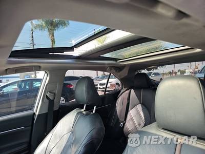 2019 Toyota Camry XLE - zdjęcie 18 z 33 - miniatura