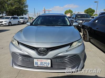 2019 Toyota Camry XLE - zdjęcie 2 z 33 - miniatura
