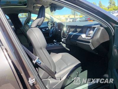2024 Volvo XC60 B5 Core Dark Theme - zdjęcie 8 z 36 - miniatura