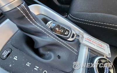 2025 Hyundai Venue SEL - zdjęcie 15 z 32 - miniatura