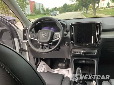 2026 Volvo XC40 B5 Plus - zdjęcie 18 z 31 - miniatura