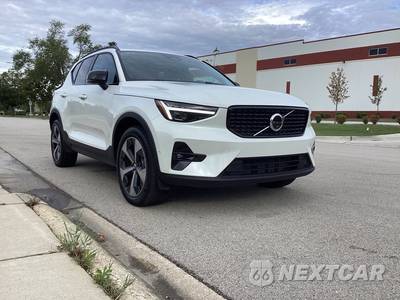 2026 Volvo XC40 B5 Plus - zdjęcie 9 z 31 - miniatura