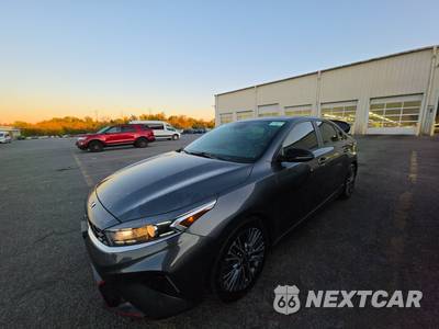 2022 Kia Forte GT-Line - zdjęcie 1 z 32 - miniatura