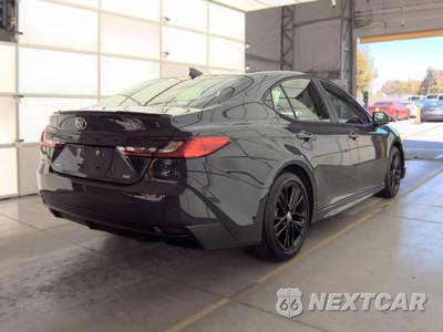 2026 Toyota Camry SE - zdjęcie 4 z 18 - miniatura