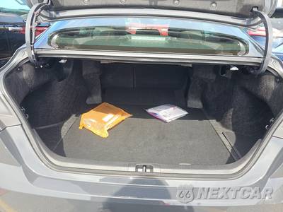 2026 Toyota Camry SE - zdjęcie 16 z 18 - miniatura
