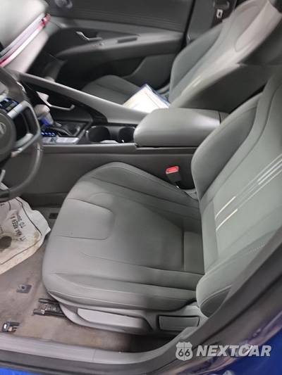2025 Hyundai Elantra SEL Convenience - zdjęcie 7 z 18 - miniatura