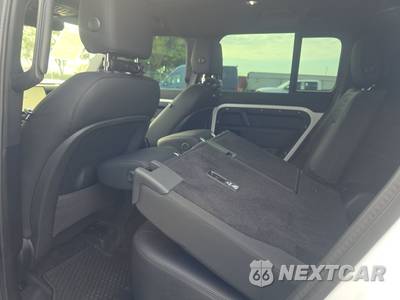 2025 Land Rover Defender 130 X-Dynamic SE - zdjęcie 13 z 19 - miniatura