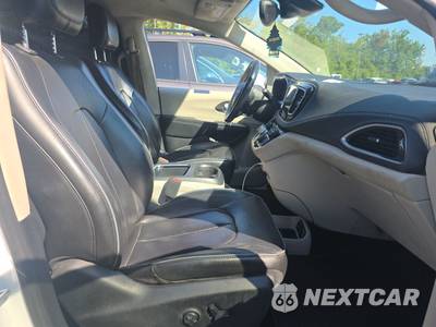 2017 Chrysler Pacifica Limited 121.6" WB - zdjęcie 8 z 22 - miniatura