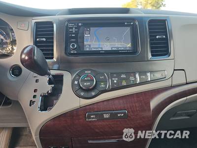 2014 Toyota Sienna XLE 8-Passenger 119.3" WB - zdjęcie 11 z 29 - miniatura