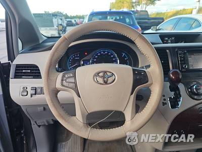 2014 Toyota Sienna XLE 8-Passenger 119.3" WB - zdjęcie 10 z 29 - miniatura