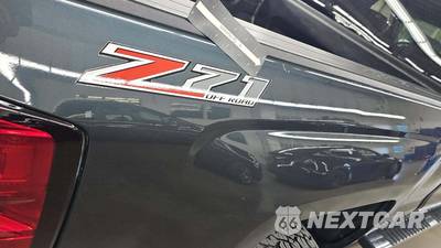 2017 Chevrolet Silverado 2500HD LTZ Crew Cab Medium Bed 1LZ - zdjęcie 29 z 36 - miniatura