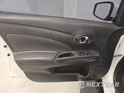 2016 Nissan Versa SV - zdjęcie 9 z 18 - miniatura