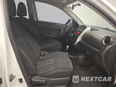 2016 Nissan Versa SV - zdjęcie 8 z 18 - miniatura