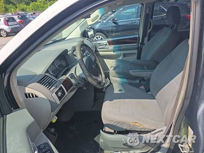 2010 Chrysler Town & Country Touring 121.2" WB - zdjęcie 7 z 39 - miniatura