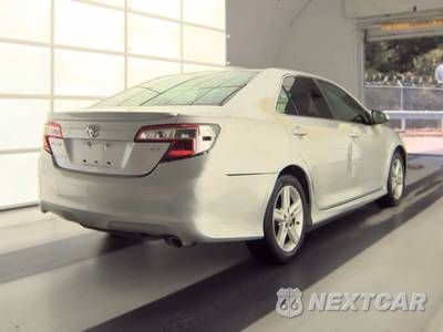 2013 Toyota Camry SE - zdjęcie 4 z 64 - miniatura
