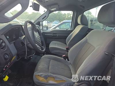 2011 Ford Super Duty F-550 Cab Chassis XL Regular Cab DRW - zdjęcie 7 z 17 - miniatura