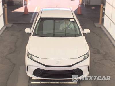 2025 Toyota Camry LE - zdjęcie 2 z 26 - miniatura