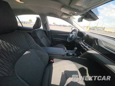 2025 Toyota Camry LE - zdjęcie 8 z 26 - miniatura