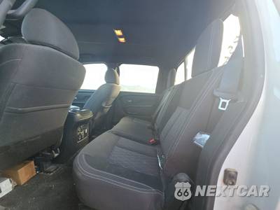 2023 Nissan TITAN SV Crew Cab Short Bed - zdjęcie 13 z 32 - miniatura