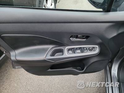 2024 Nissan Versa SR - zdjęcie 9 z 33 - miniatura