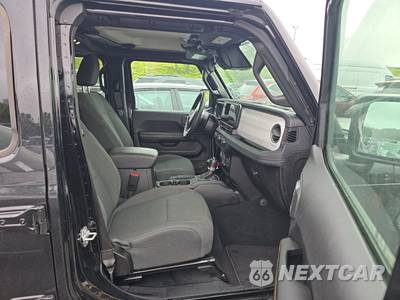 2026 Jeep Wrangler 4 Door Sahara - zdjęcie 14 z 28 - miniatura