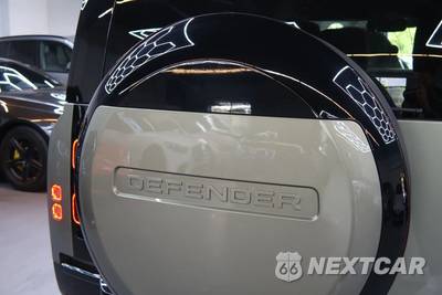 2025 Land Rover Defender 110 X-Dynamic SE - zdjęcie 33 z 54 - miniatura