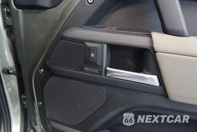 2025 Land Rover Defender 110 X-Dynamic SE - zdjęcie 47 z 54 - miniatura