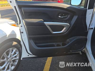 2022 Nissan TITAN SV Crew Cab Short Bed - zdjęcie 9 z 51 - miniatura