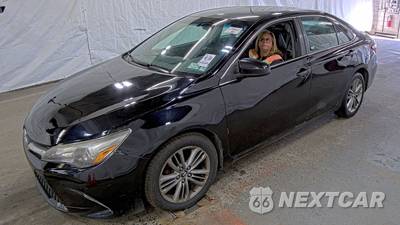 2017 Toyota Camry SE - zdjęcie 1 z 51 - miniatura