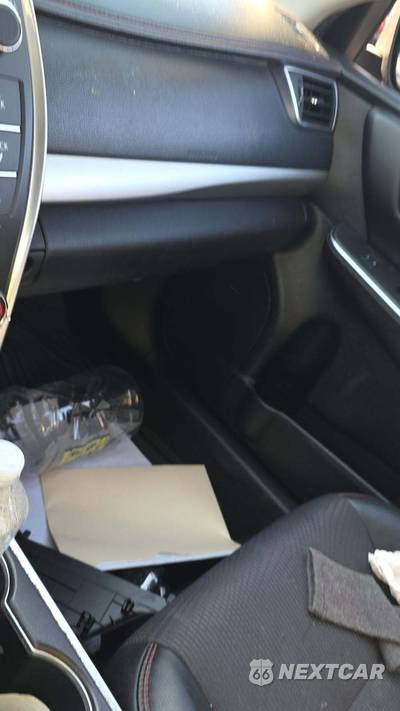 2016 Toyota Camry SE - zdjęcie 18 z 39 - miniatura