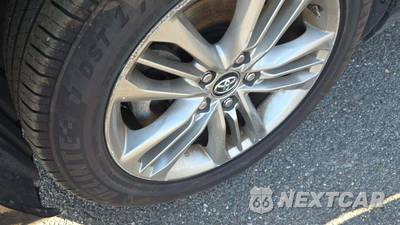 2017 Toyota Camry SE - zdjęcie 38 z 56 - miniatura