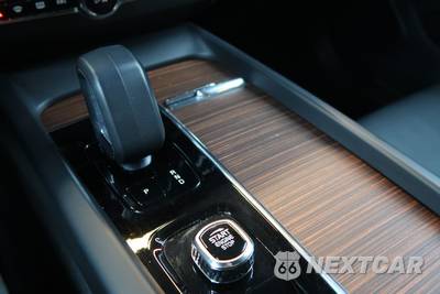 2024 Volvo XC60 B5 Plus Dark Theme - zdjęcie 45 z 52 - miniatura