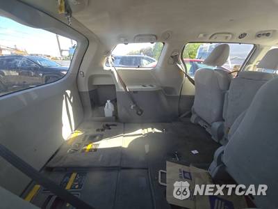 2012 Toyota Sienna LE 8-Passenger 119.3" WB - zdjęcie 14 z 33 - miniatura