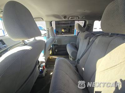 2012 Toyota Sienna LE 8-Passenger 119.3" WB - zdjęcie 13 z 33 - miniatura