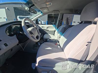 2012 Toyota Sienna LE 8-Passenger 119.3" WB - zdjęcie 7 z 33 - miniatura
