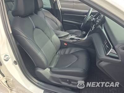 2021 Toyota Camry XLE - zdjęcie 8 z 26 - miniatura