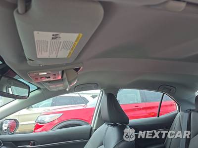2021 Toyota Camry XLE - zdjęcie 17 z 26 - miniatura