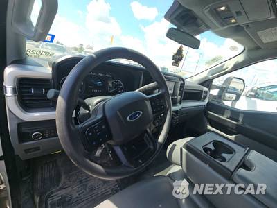 2025 Ford Super Duty F-350 Cab Chassis XL Crew Cab DRW - zdjęcie 11 z 21 - miniatura