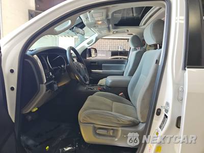 2019 Toyota Sequoia SR5 - zdjęcie 7 z 30 - miniatura