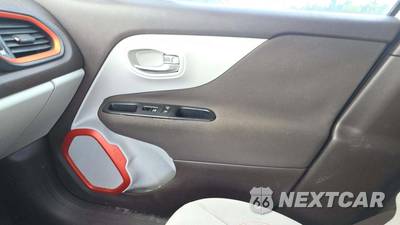 2015 Jeep Renegade Latitude - zdjęcie 44 z 51 - miniatura