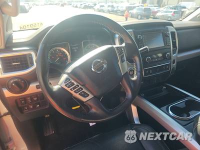 2018 Nissan TITAN PRO-4X Crew Cab Short Bed - zdjęcie 10 z 27 - miniatura