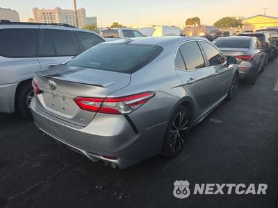 2020 Toyota Camry SE - zdjęcie 4 z 17 - miniatura