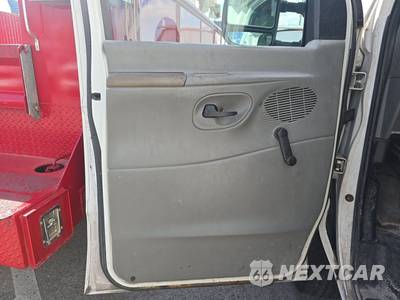 2005 Ford Super Duty E-350 Cutaway 138.0" WB - zdjęcie 9 z 16 - miniatura