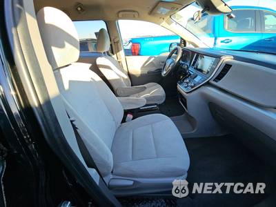 2020 Toyota Sienna L 7-Passenger 119.3" WB - zdjęcie 8 z 19 - miniatura