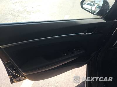 2020 Hyundai Elantra SEL Sedan - zdjęcie 9 z 31 - miniatura