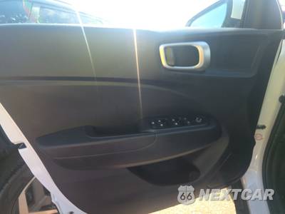 2025 Hyundai Venue SEL - zdjęcie 9 z 24 - miniatura